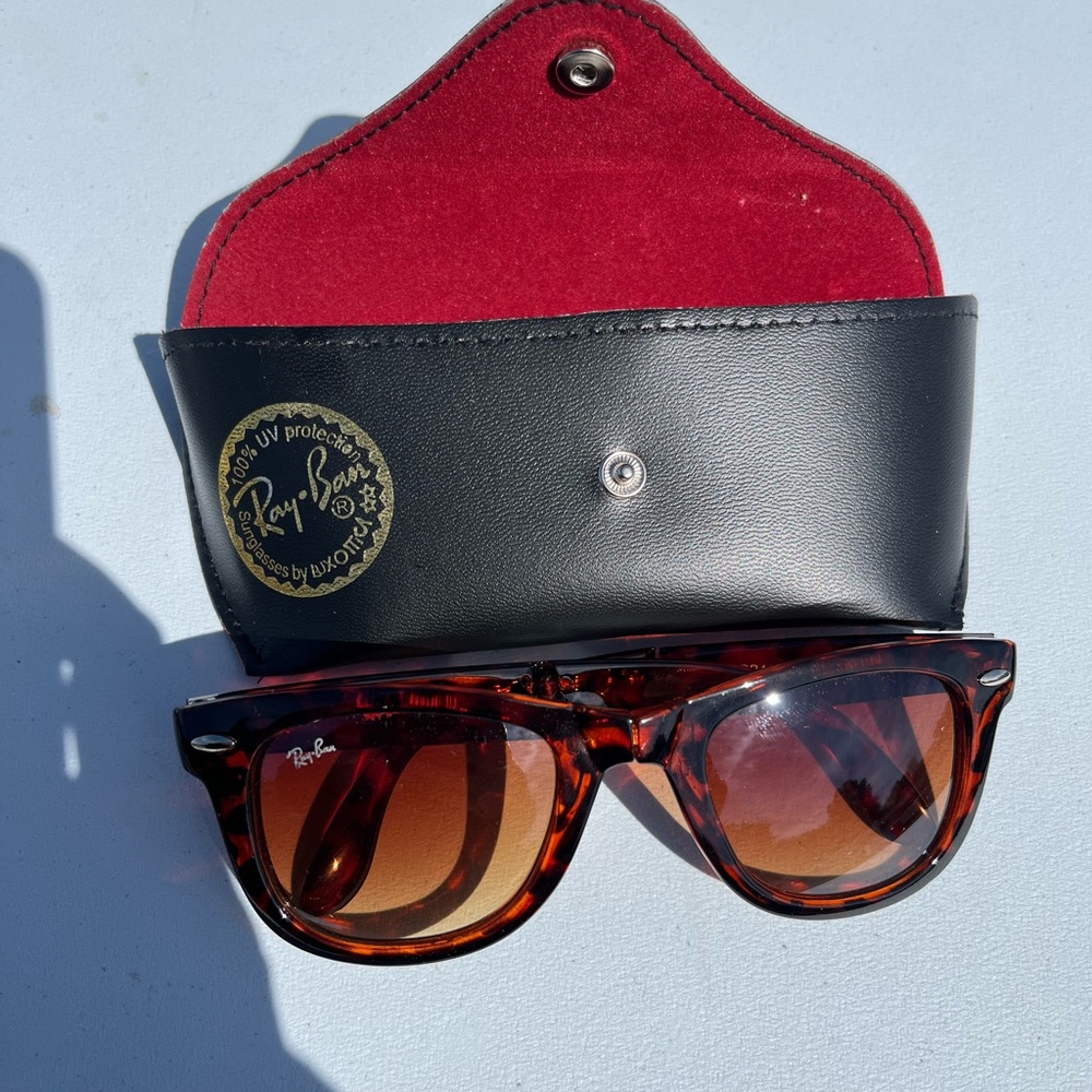 Ray-Ban Classic Tortoise Sunglasses with Black Case